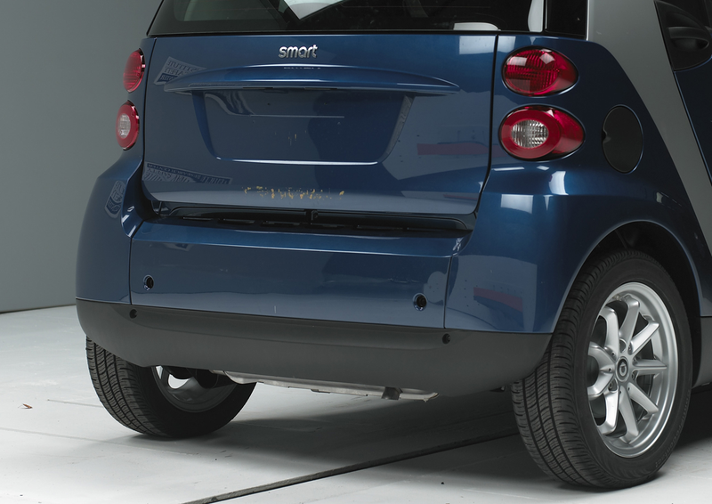 Illustration for article titled IIHS: Small Cars Are Big On Damage In Low-Speed Collisions